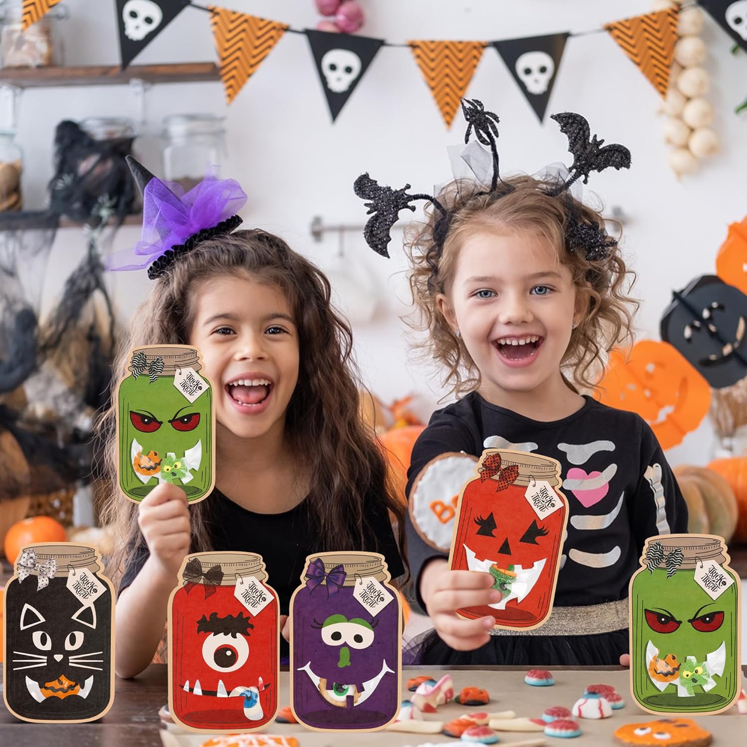 Giiffu 50 Halloween Party Favor Set with Treat Bags