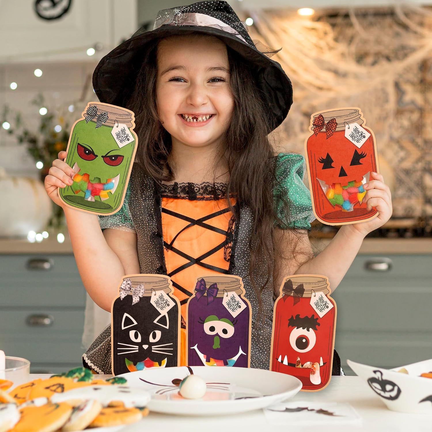 Giiffu 50 Halloween Party Favor Set with Treat Bags